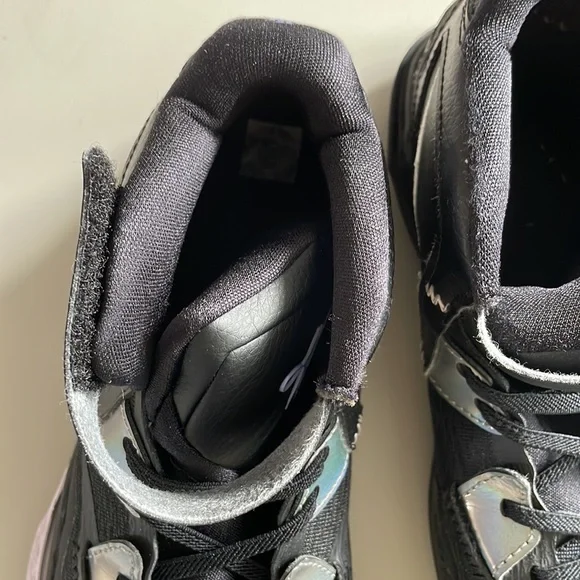 Nike Boys size 3 Kyrie Infinity Black and silver sneakers. - Picture 6 of 8